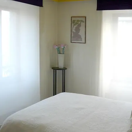 Lina Et Anae Saint-Nabor