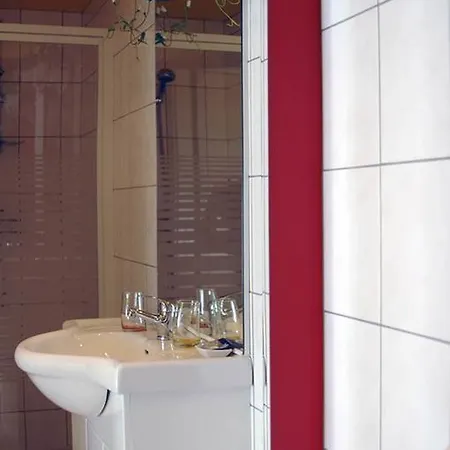 Lina Et Anae Saint-Nabor