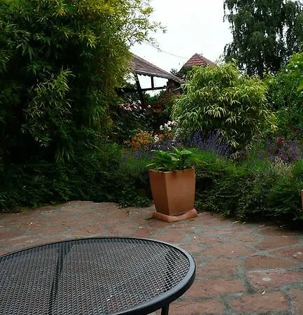 Lina Et Anae Saint-Nabor